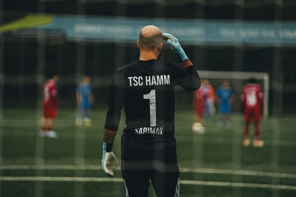 What are the recommended tire pressures for sport bikes on the UK's cobblestone streets?