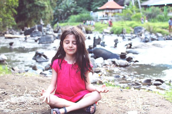 How can UK martial artists use meditation to improve focus and reduce anxiety?